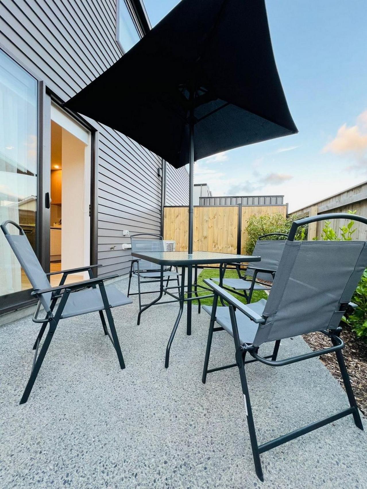 Central Modern 3-Bedroom,3- Bathroom House With Patio And Carpark- Lower Hutt City Centre Экстерьер фото