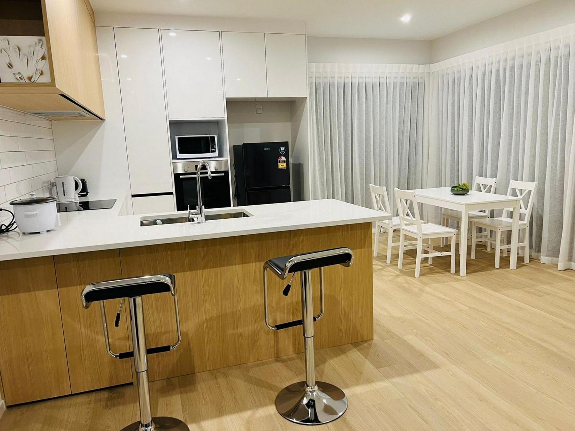 Central Modern 3-Bedroom,3- Bathroom House With Patio And Carpark- Lower Hutt City Centre Экстерьер фото