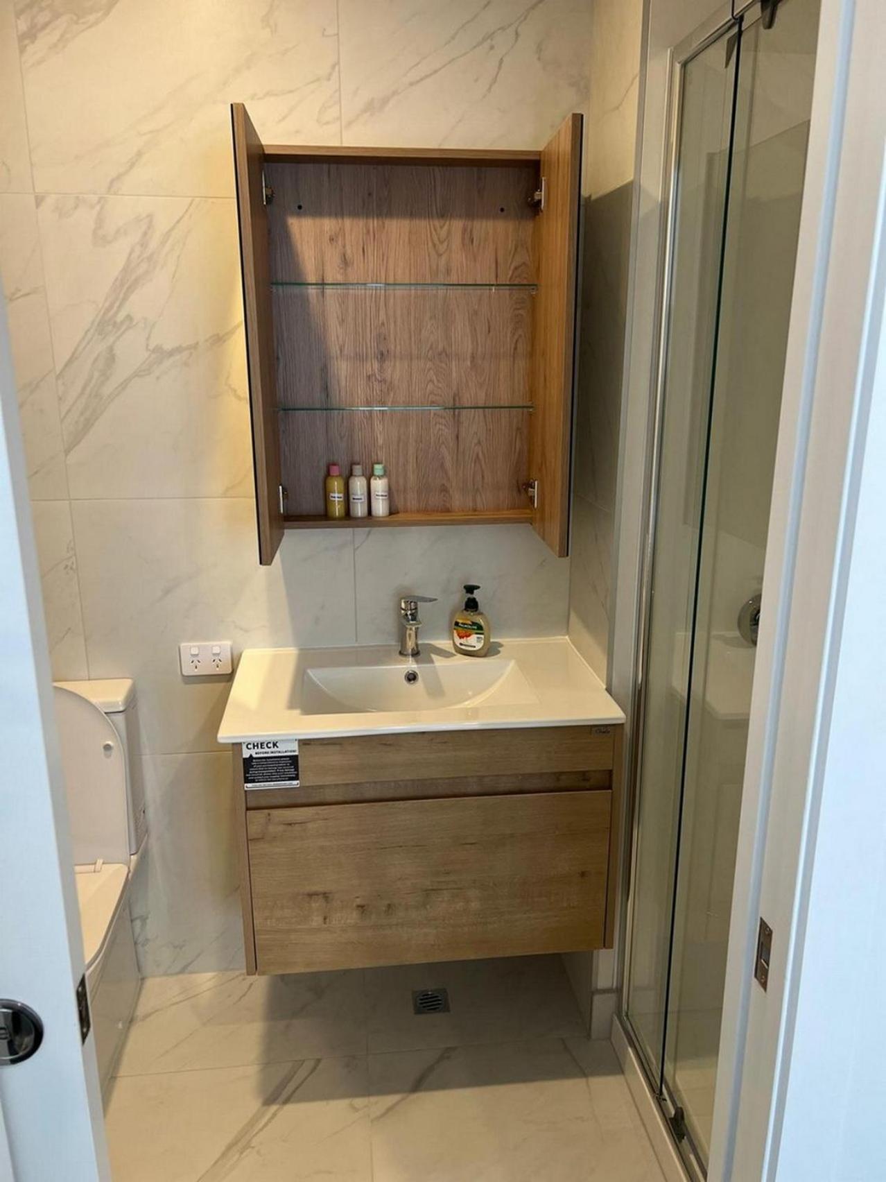 Central Modern 3-Bedroom,3- Bathroom House With Patio And Carpark- Lower Hutt City Centre Экстерьер фото