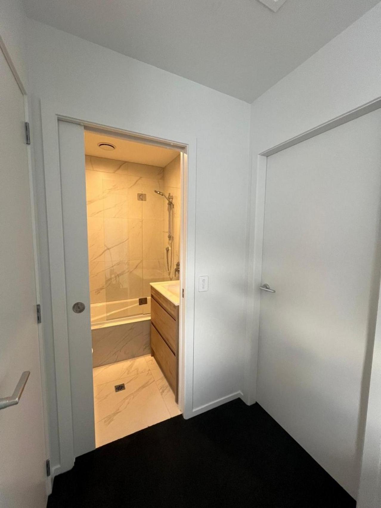 Central Modern 3-Bedroom,3- Bathroom House With Patio And Carpark- Lower Hutt City Centre Экстерьер фото