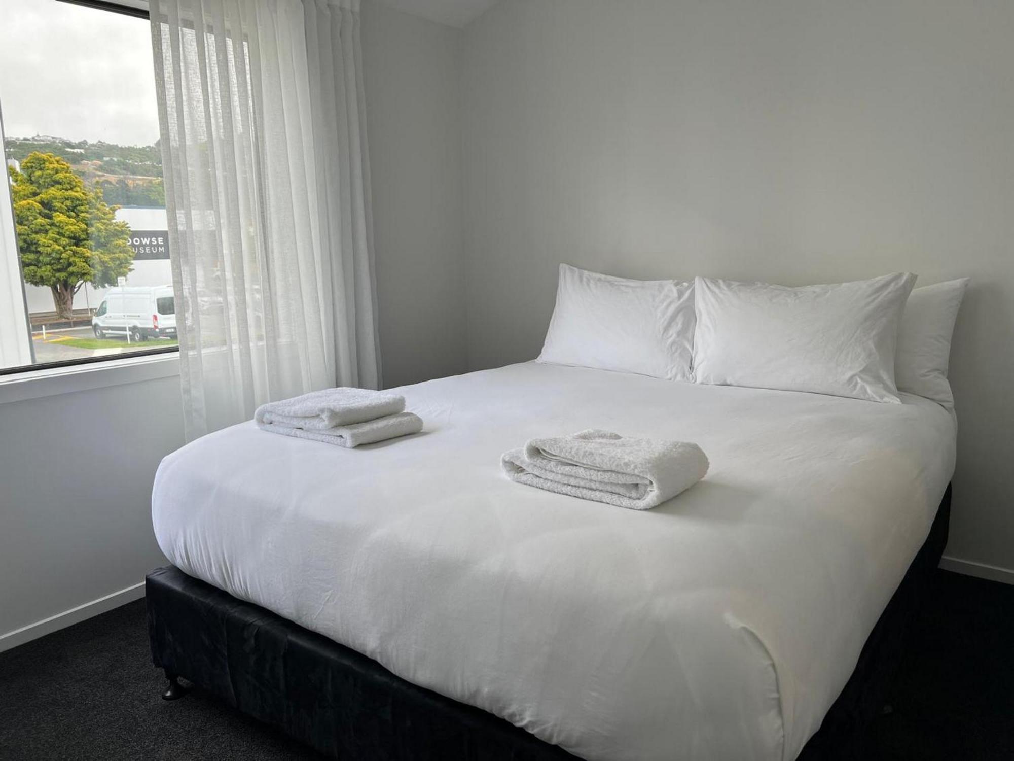 Central Modern 3-Bedroom,3- Bathroom House With Patio And Carpark- Lower Hutt City Centre Экстерьер фото